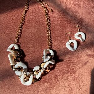 Elegant Gold and White Chain Necklace